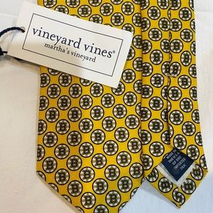 Vineyard Vines Mens Boston Bruins Official NHL 100% Silk Tie Brand New